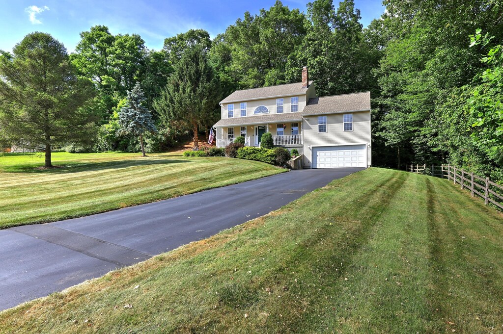 67 Nicole Dr, Naugatuck, CT 06770 - photo 1