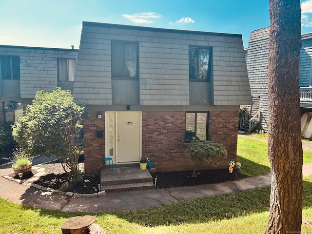 122 Trolley Crossing Ln Unit 122, Middletown, CT 06457 - view of front of home featuring brick siding and a front yard