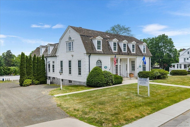 31 N Main St, Essex, CT 06426 - colonial inspired home featuring a front lawn, covered porch, and a gambrel roof