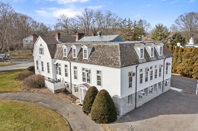 31 N Main St, Essex, CT 06426 - view of front of house with driveway and a chimney