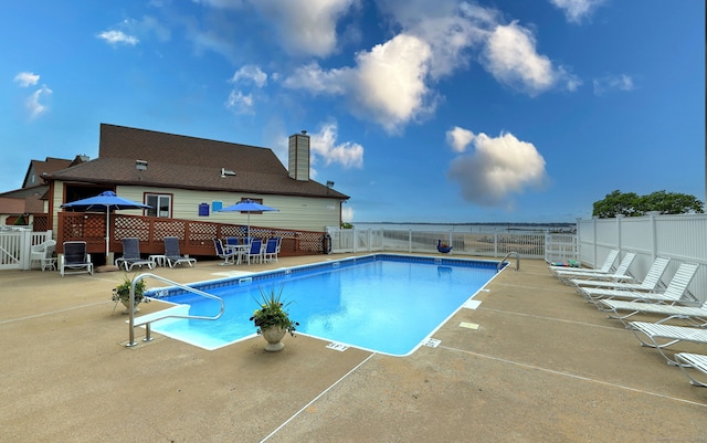 2 Old Town Hwy Unit 45, East Haven, CT 06512 - community pool with a patio area