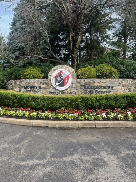 539 Fairway Rd, Orange, CT 06477