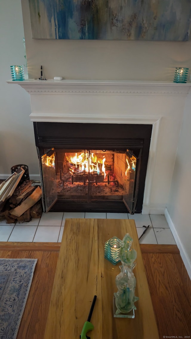 708 Lake Vista Dr Unit 708, East Hampton, CT 06424 - detailed view of baseboards and a chandelier