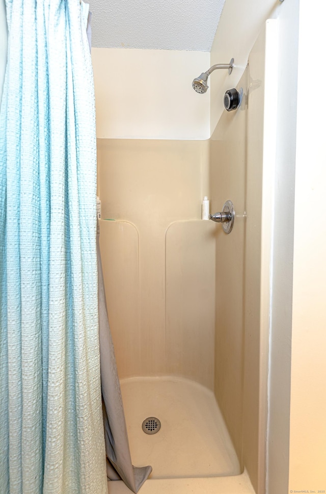 708 Lake Vista Dr Unit 708, East Hampton, CT 06424 - full bath with a shower with curtain and a textured ceiling