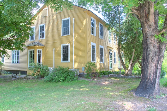 940 Saybrook Rd, Haddam, CT 06438 - view of side of property with a lawn