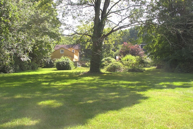 940 Saybrook Rd, Haddam, CT 06438 - view of green lawn