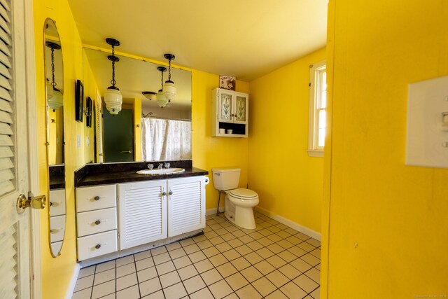 102 Vista Dr, East Haven, CT 06512 - bathroom with vanity, plenty of natural light, curtained shower, and tile patterned floors