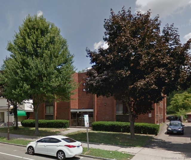 356 Franklin Ave Apt C1, Hartford, CT 06114 - view of front of property with brick siding