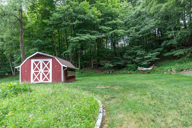 28 Musket Ridge Rd, New Fairfield, CT 06812 - view of grassy yard with a storage shed and a wooded view