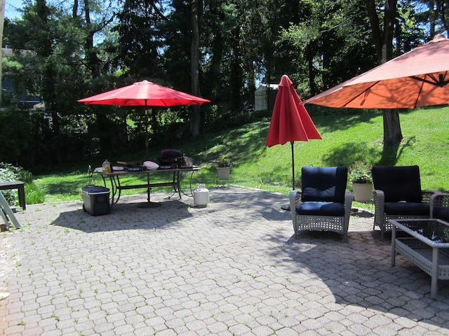 21 Kingswood Rd, Danbury, CT 06811 - view of patio / terrace