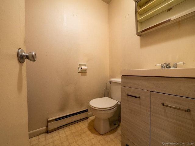 466 Middeltown Ave Unit 17, New Haven, CT 06513 - bathroom featuring baseboard heating, vanity, and tile patterned floors