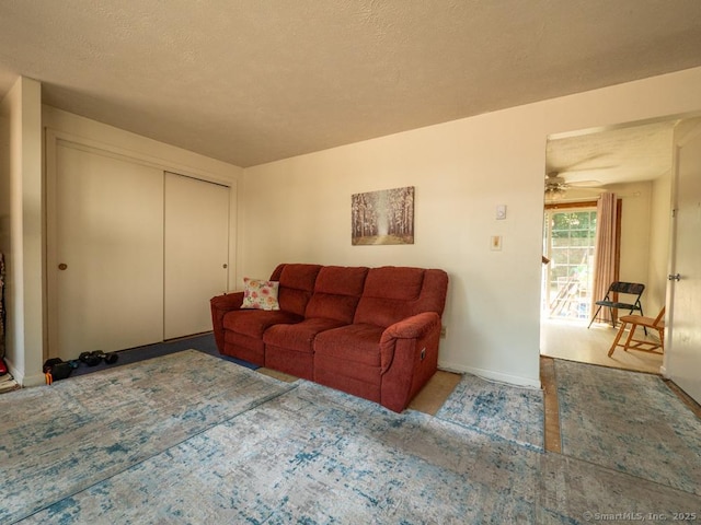 466 Middeltown Ave Unit 17, New Haven, CT 06513 - living room featuring a textured ceiling