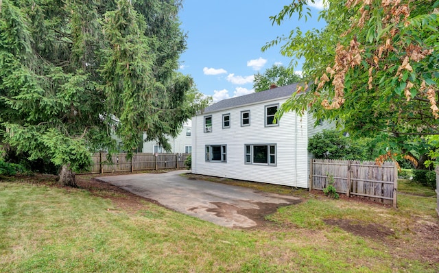 83 Woodlawn Cir E, Hartford, CT 06108 - back of property featuring a patio