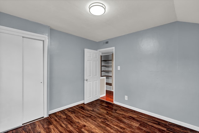 83 Woodlawn Cir E, Hartford, CT 06108 - unfurnished bedroom featuring dark wood-style flooring and a closet