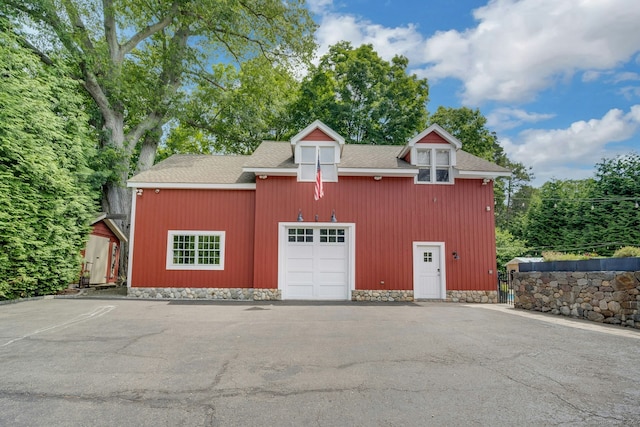 2024 Stratfield Rd, Fairfield, CT 06825 - view of front of house with roof with shingles and a detached garage