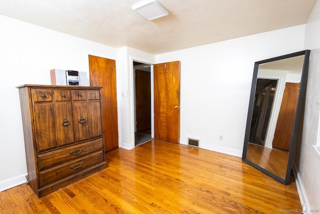 136 Chatham St, Hartford, CT 06112 - bedroom with light wood-style flooring and baseboards