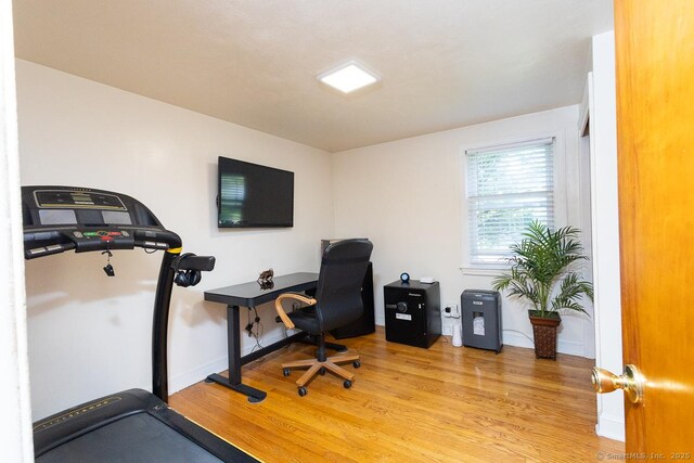 136 Chatham St, Hartford, CT 06112 - office space with light wood-type flooring and baseboards