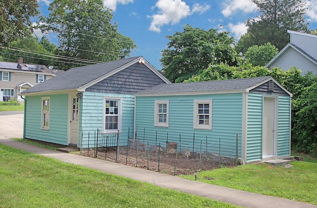 1 Best View Rd, Waterford, CT 06375 - view of front facade featuring a front lawn and a shingled roof