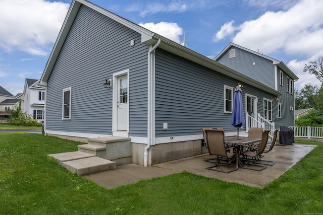 31 Old Oak Ct, Southington, CT 06489 - rear view of house featuring entry steps and a patio