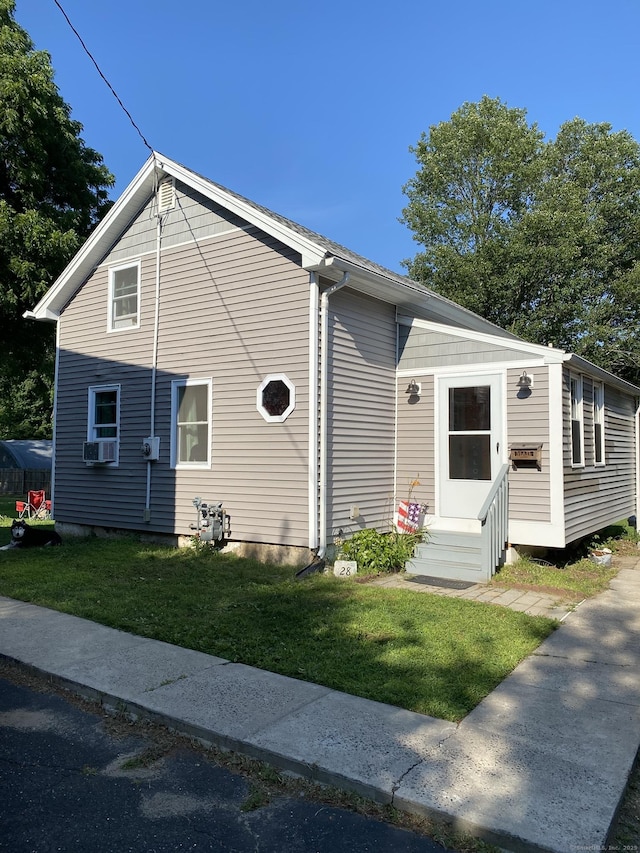 28 Union St, Plymouth, CT 06786 - view of side of property featuring a lawn