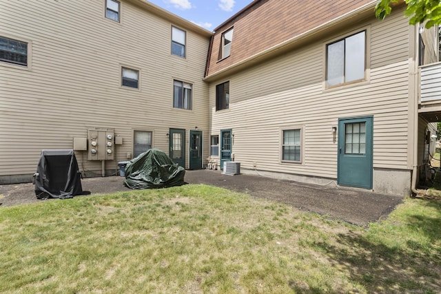 11 Bay Path Way Unit 11, Branford, CT 06405 - back of property with a lawn