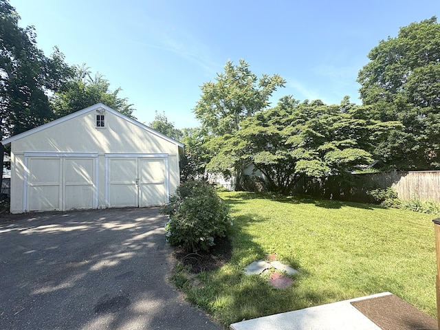 3 Mountain View Ave, Enfield, CT 06082 - view of yard featuring an outdoor structure and a detached garage