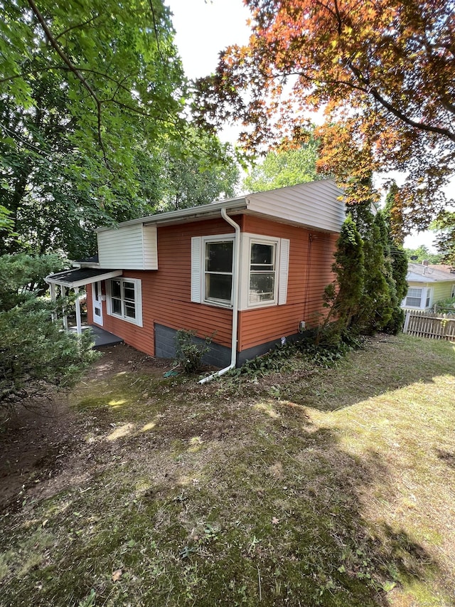 6 Victory Dr, New Haven, CT 06515 - view of side of home