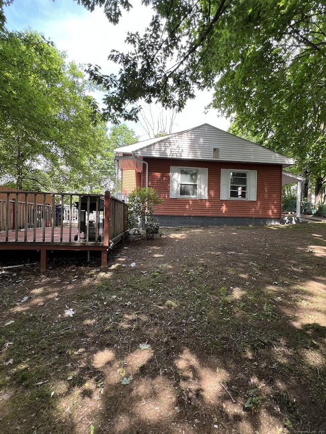 6 Victory Dr, New Haven, CT 06515 - back of property with a wooden deck