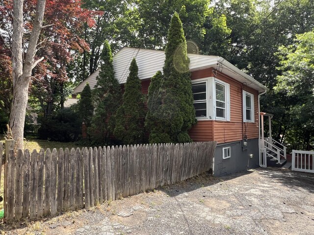 6 Victory Dr, New Haven, CT 06515 - view of side of home