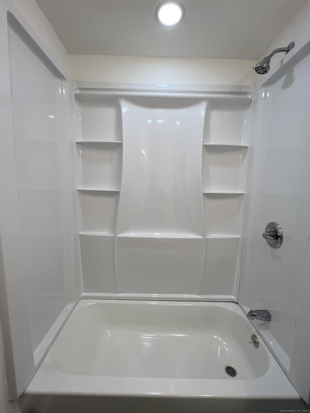 6 Victory Dr, New Haven, CT 06515 - full bath with bathing tub / shower combination