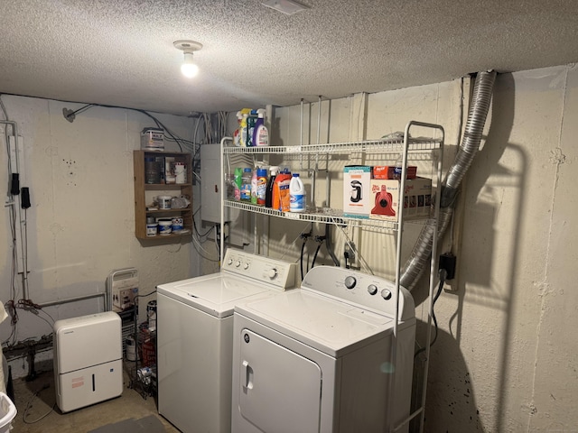 4 Starrwood Dr Unit 4, Norwich, CT 06360 - laundry area with washing machine and dryer and a textured ceiling