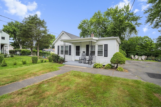47 Park Ave, Enfield, CT 06002 - bungalow-style home with a porch, a chimney, and a front yard
