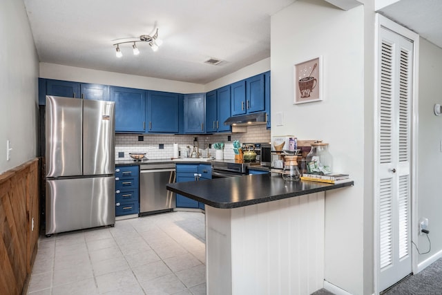 506 Twin Circle Dr Unit 506, South Windsor, CT 06074 - kitchen featuring blue cabinets, a peninsula, appliances with stainless steel finishes, dark countertops, and backsplash