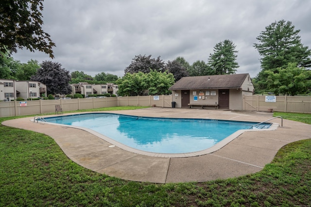 506 Twin Circle Dr Unit 506, South Windsor, CT 06074 - community pool with a patio