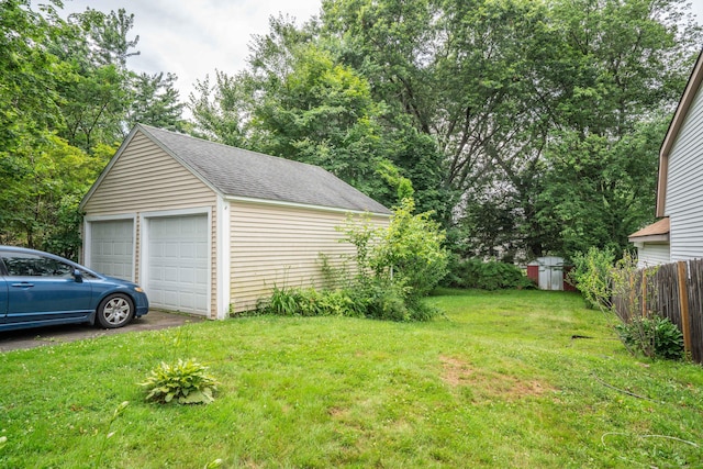 145 Quaker Ln S, West Hartford, CT 06119 - view of yard featuring an outdoor structure and a detached garage