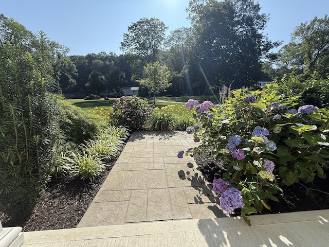 22 Thorson Rd, Oxford, CT 06478 - view of patio / terrace