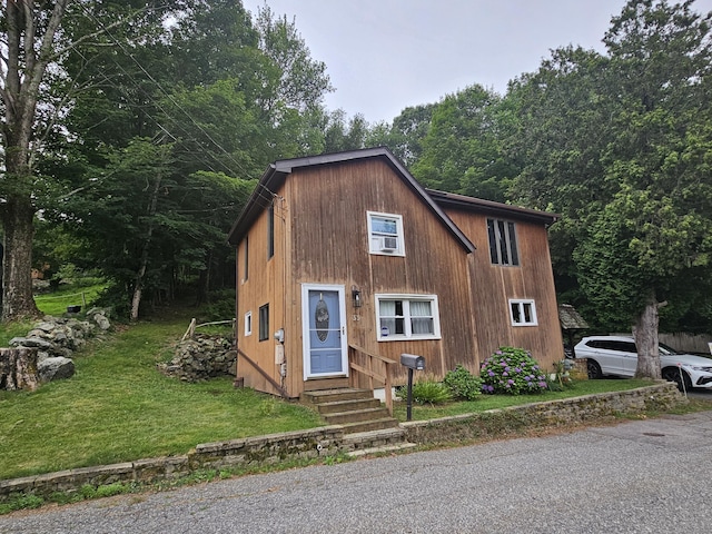 33 Tanner Ave, Norwich, CT 06360 - view of front of house with entry steps and a front lawn