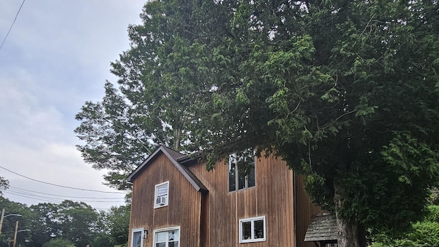 33 Tanner Ave, Norwich, CT 06360 - view of side of home