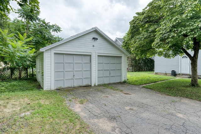 7 Ellsworth St, East Hartford, CT 06108 - view of detached garage