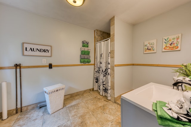 7 Ellsworth St, East Hartford, CT 06108 - bathroom with vanity and curtained shower