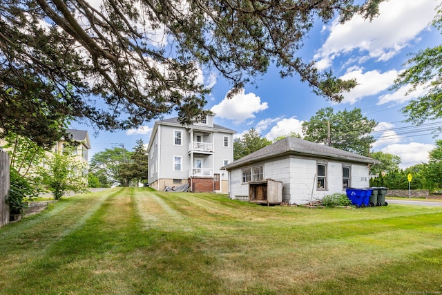 205 Wolcott Hill Rd, Wethersfield, CT 06109 - rear view of property featuring a yard