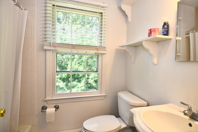 84 Parade Hill Rd Unit 84, New Canaan, CT 06840 - full bath with a sink and shower / tub combo with curtain