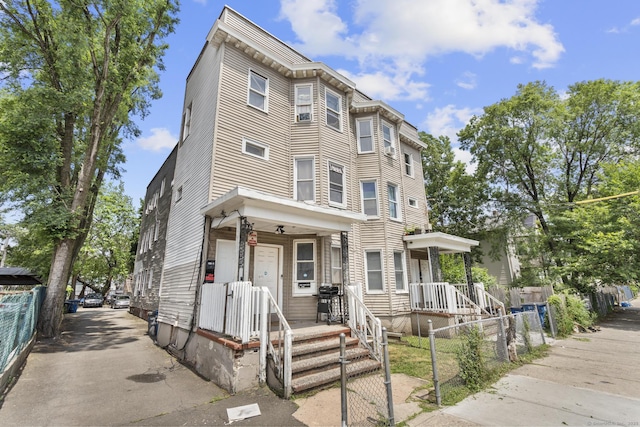 215 Rosette St, New Haven, CT 06519 - multi unit property featuring a fenced front yard and a porch