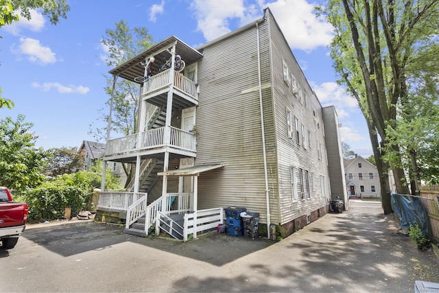 215 Rosette St, New Haven, CT 06519 - view of front of home with a balcony