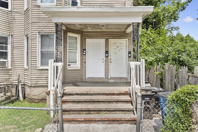 215 Rosette St, New Haven, CT 06519 - property entrance