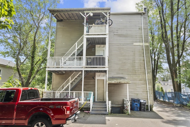 215 Rosette St, New Haven, CT 06519 - view of front of house with stairway