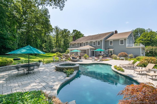 9 Tallwood Rd, Woodbridge, CT 06525 - view of swimming pool featuring a patio, outdoor dining area, a pool with connected hot tub, and a wooden deck