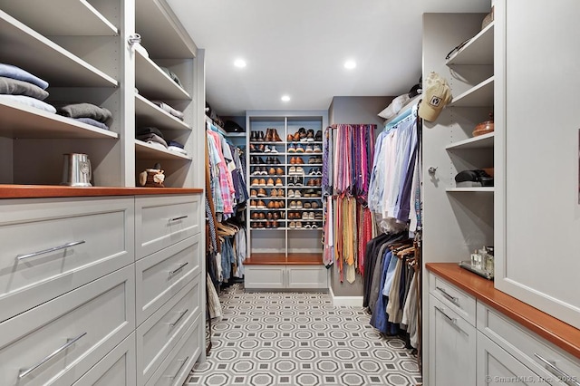 9 Tallwood Rd, Woodbridge, CT 06525 - view of walk in closet