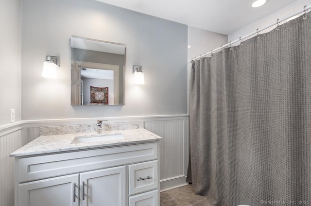 9 Tallwood Rd, Woodbridge, CT 06525 - full bath featuring wainscoting, vanity, and curtained shower