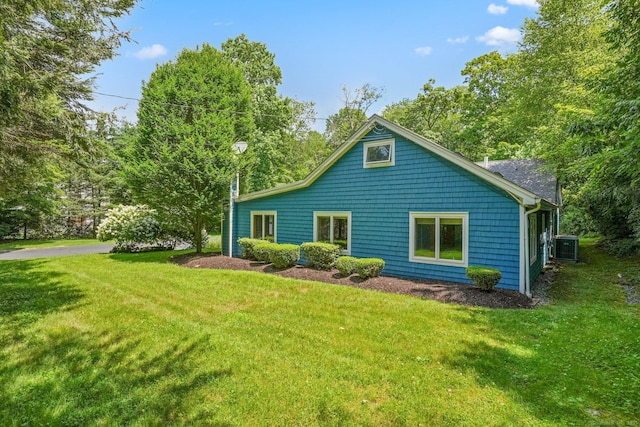 224 Fan Hill Rd, Monroe, CT 06468 - rear view of property with a lawn